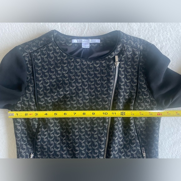 Diane von Furstenberg Moto Blazer Black Textured Monogram Zip Jacket Size 0 Rare - Picture 10 of 16